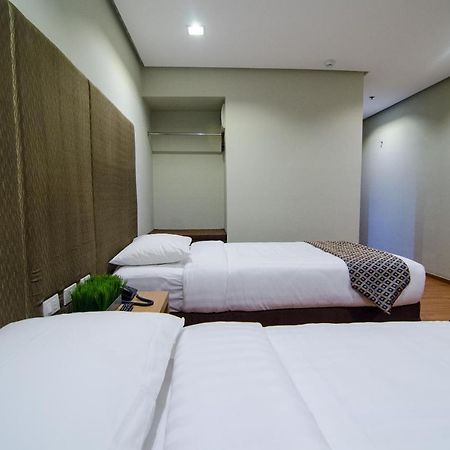 Madison Hotel Phl Iloilo Extérieur photo