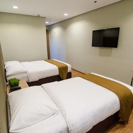 Madison Hotel Phl Iloilo Extérieur photo