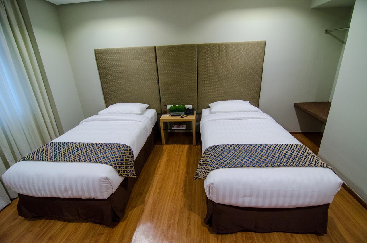 Madison Hotel Phl Iloilo Extérieur photo