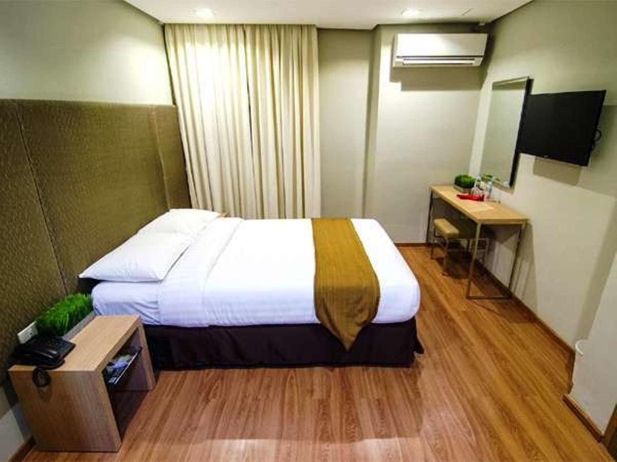 Madison Hotel Phl Iloilo Extérieur photo