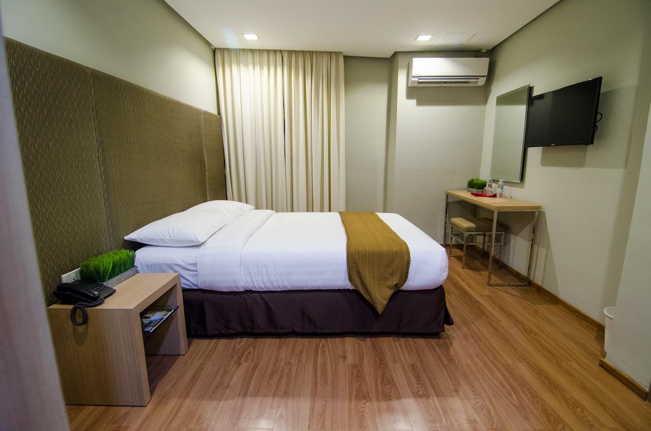 Madison Hotel Phl Iloilo Extérieur photo