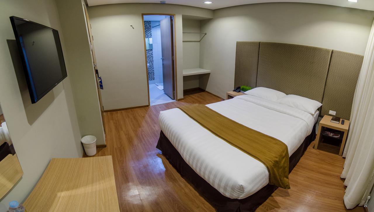 Madison Hotel Phl Iloilo Extérieur photo